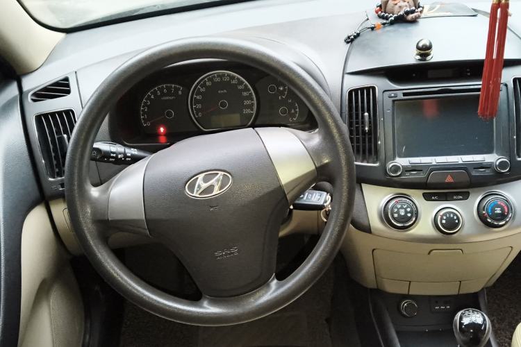 Used Hyundai Celesta 2011 1.6L Manual Luxury Model Steering Wheel