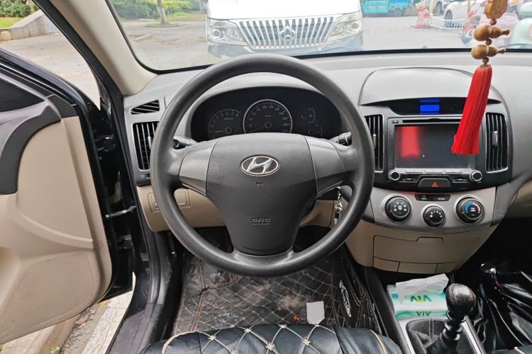 Used Hyundai Celesta 2011 1.6L Manual Luxury Model Steering Wheel