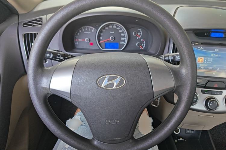 Used Hyundai Celesta 2011 1.6L Manual Luxury Model Steering Wheel