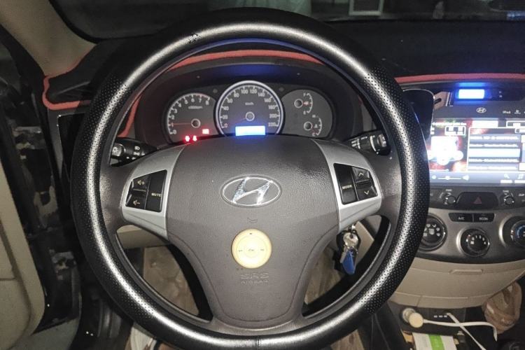 Used Hyundai Celesta 2011 1.6L Manual Luxury Model Steering Wheel