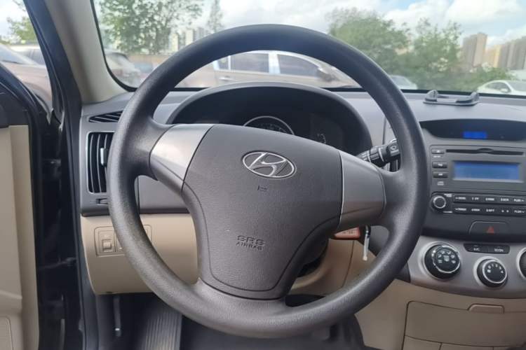 Used Hyundai Celesta 2011 1.6L Automatic Comfort Edition Steering Wheel