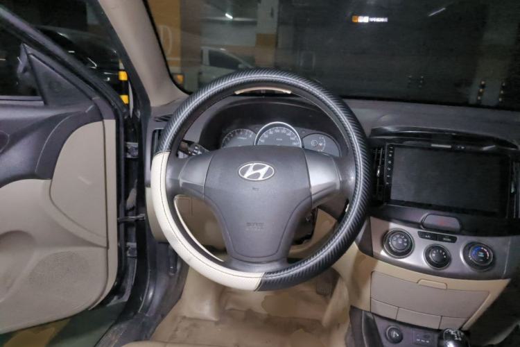 Used Hyundai Celesta 2011 1.6L Manual Luxury Model Steering Wheel