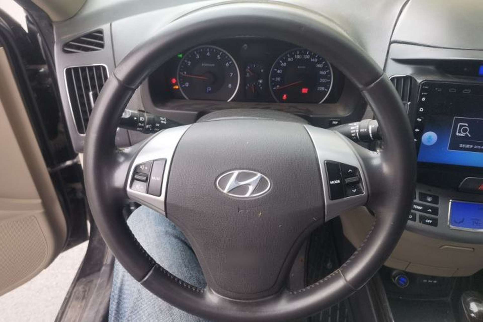 Used Hyundai Celesta 2011 1.6L Automatic Top-Tier Version Steering Wheel