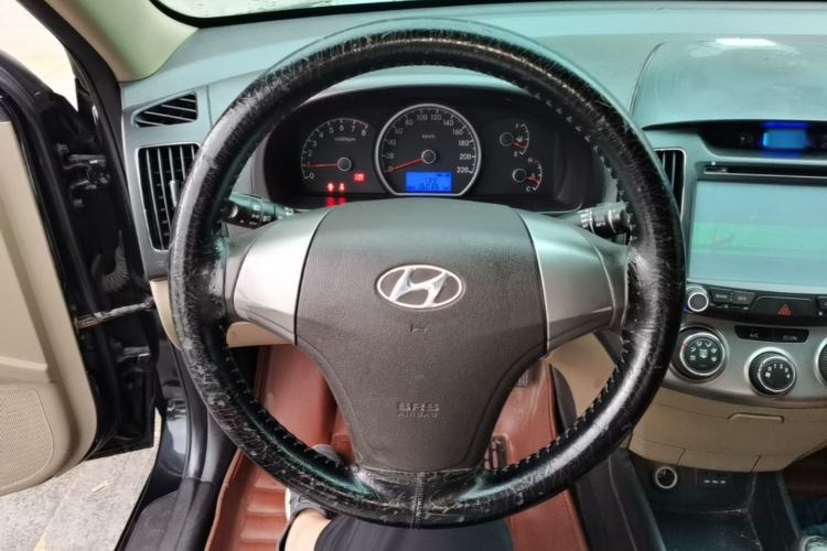 Used Hyundai Celesta 2011 1.6L Manual Luxury Model Steering Wheel