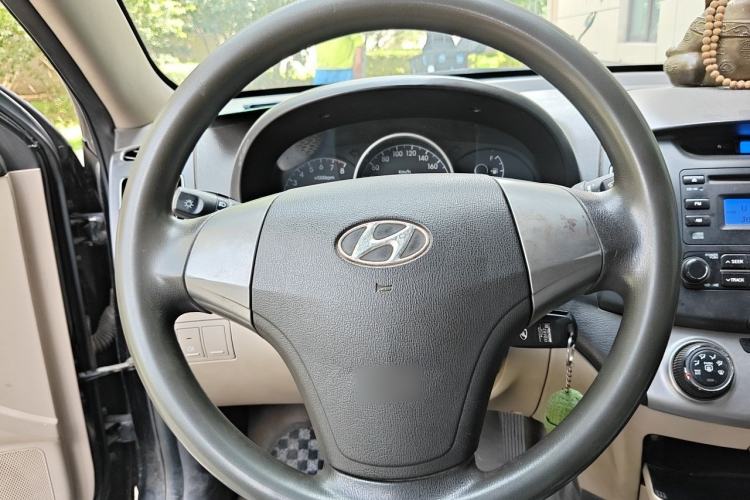 Used Hyundai Celesta 2011 1.6L Manual Luxury Model Steering Wheel