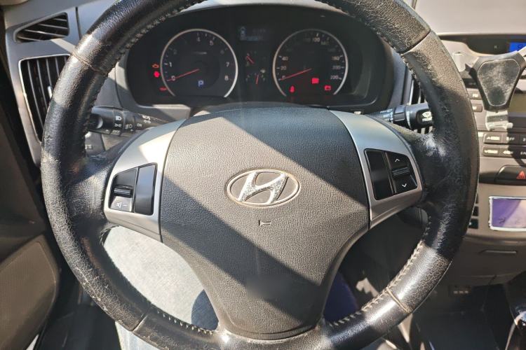 Used Hyundai Celesta 2011 1.6L Automatic Luxury Version Steering Wheel