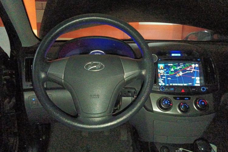 Used Hyundai Celesta 2011 1.6L Manual Luxury Model Steering Wheel