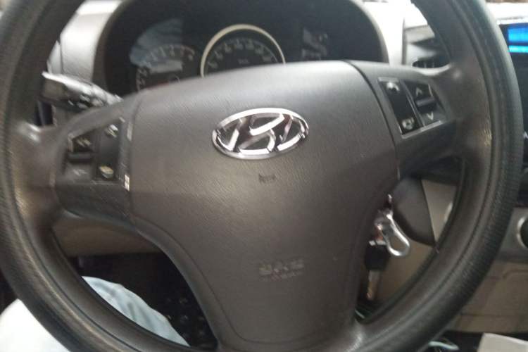 Used Hyundai Celesta 2011 1.6L Automatic Comfort Edition Steering Wheel