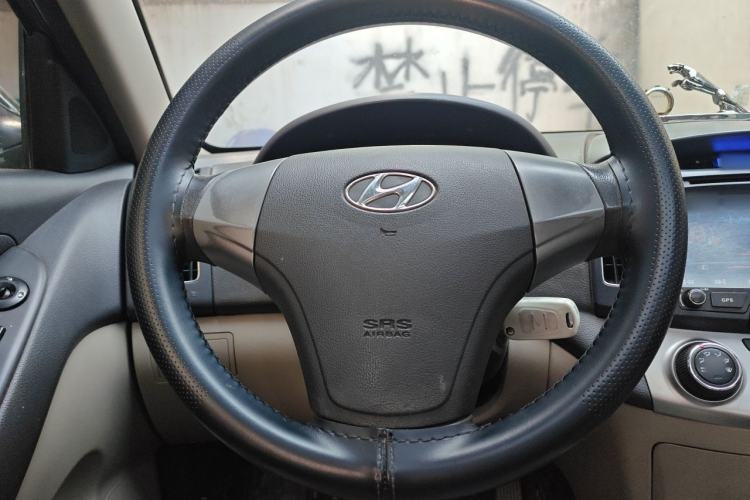 Used Hyundai Celesta 2011 1.6L Manual Luxury Model Steering Wheel