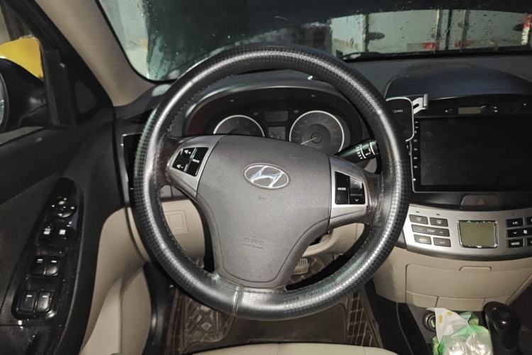 Used Hyundai Celesta 2011 1.6L Automatic Top-Tier Version Steering Wheel