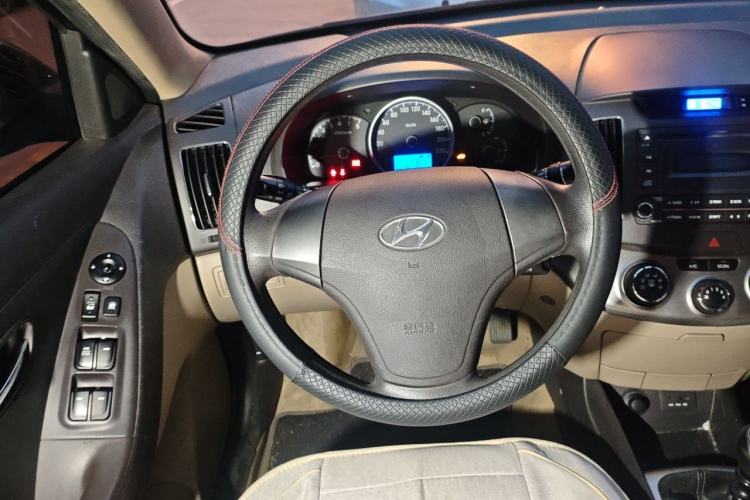 Used Hyundai Celesta 2011 1.6L Manual Luxury Model Steering Wheel