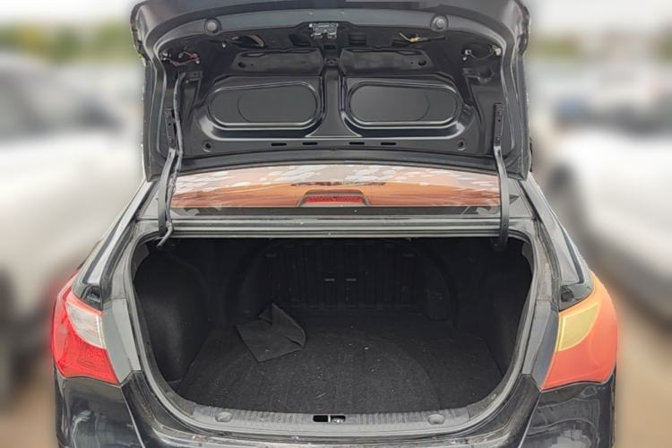 Used Hyundai Celesta 2011 1.6L Manual Comfort Edition Trunk
