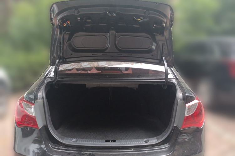 Used Hyundai Celesta 2011 1.6L Manual Comfort Edition Trunk