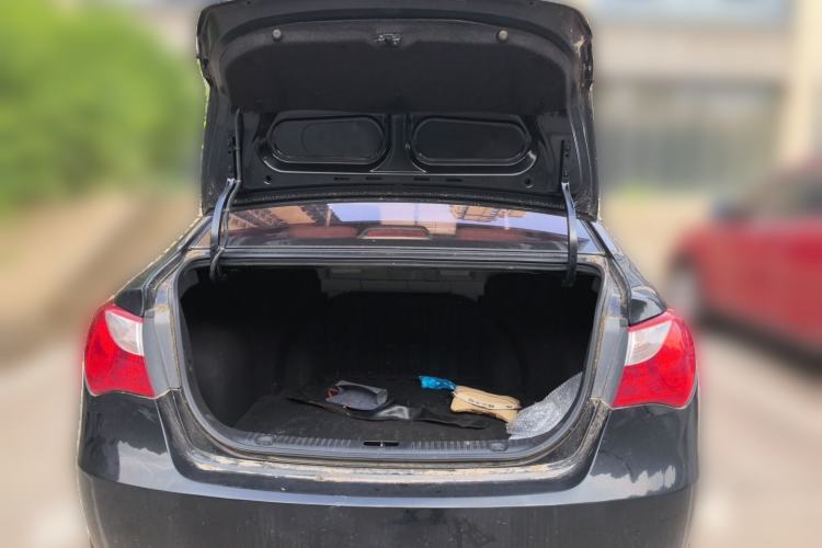 Used Hyundai Celesta 2011 1.6L Manual Comfort Edition Trunk