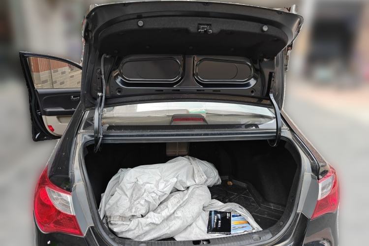 Used Hyundai Celesta 2011 1.6L Manual Luxury Model Trunk