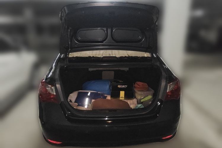 Used Hyundai Celesta 2011 1.6L Manual Luxury Model Trunk