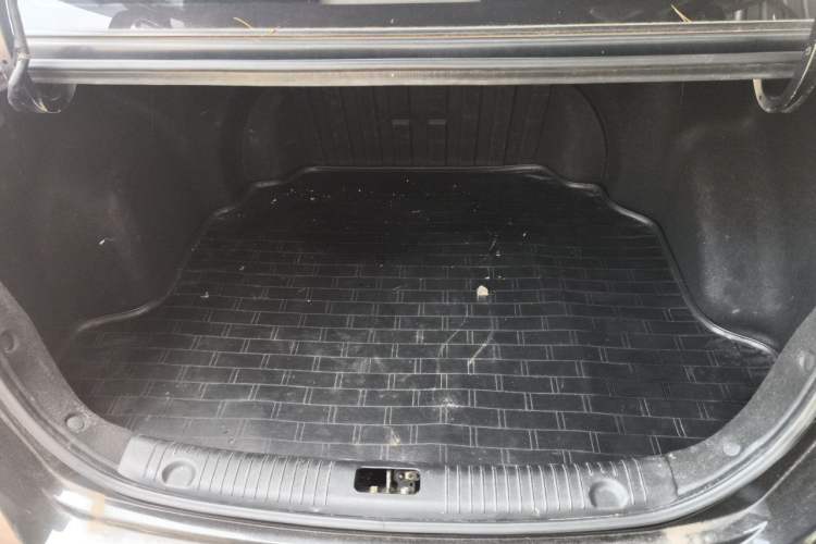 Used Hyundai Celesta 2011 1.6L Manual Comfort Edition Trunk