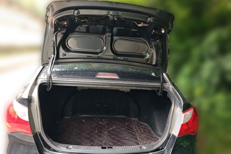 Used Hyundai Celesta 2011 1.6L Manual Comfort Edition Trunk