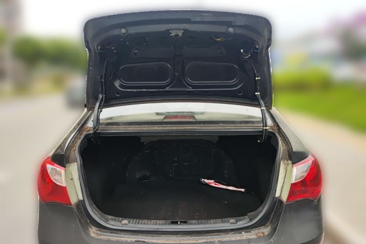 Used Hyundai Celesta 2011 1.6L Manual Comfort Edition Trunk