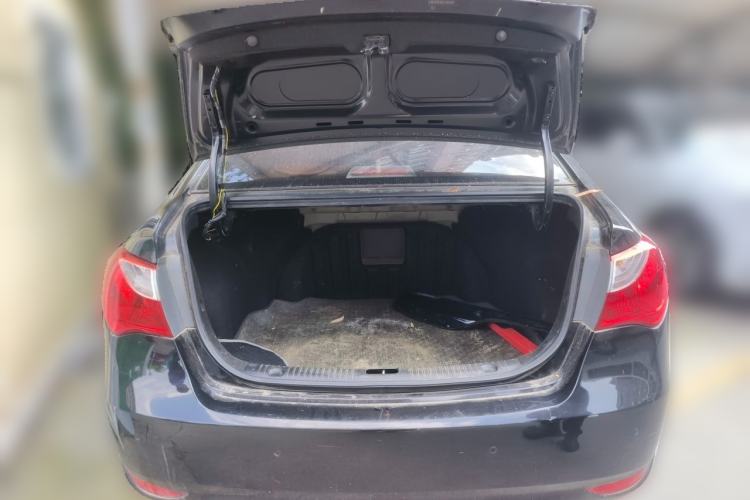 Used Hyundai Celesta 2011 1.6L Manual Top Trim Trunk