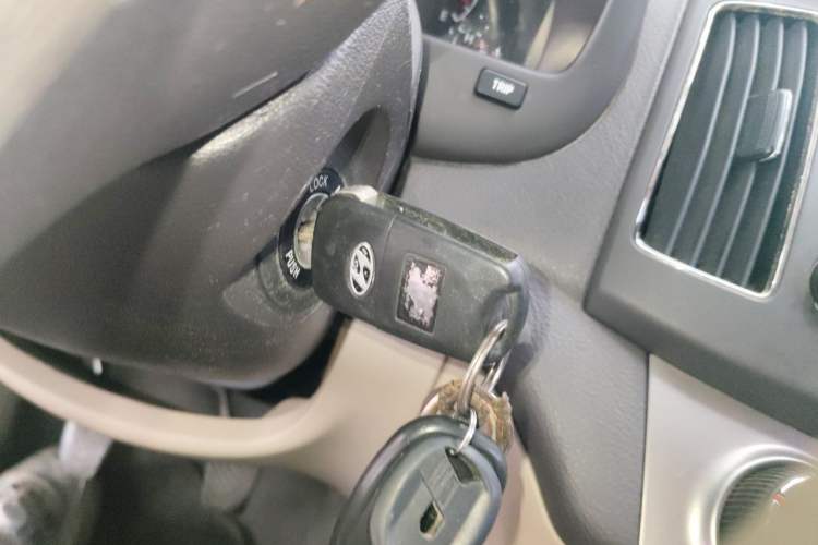 Used Hyundai Celesta 2011 1.6L Manual Comfort Edition Vehicle Key