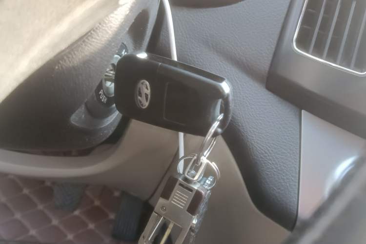 Used Hyundai Celesta 2011 1.6L Manual Comfort Edition Vehicle Key