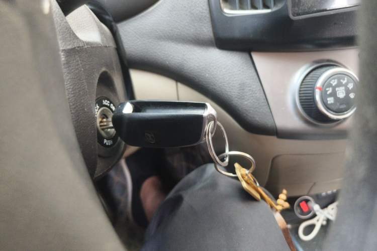 Used Hyundai Celesta 2011 1.6L Manual Comfort Edition Vehicle Key