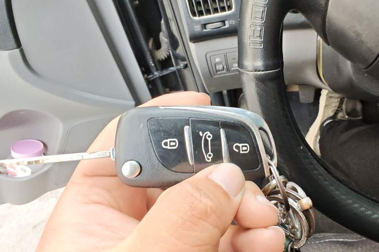 Used Hyundai Celesta 2011 1.6L Manual Comfort Edition Vehicle Key