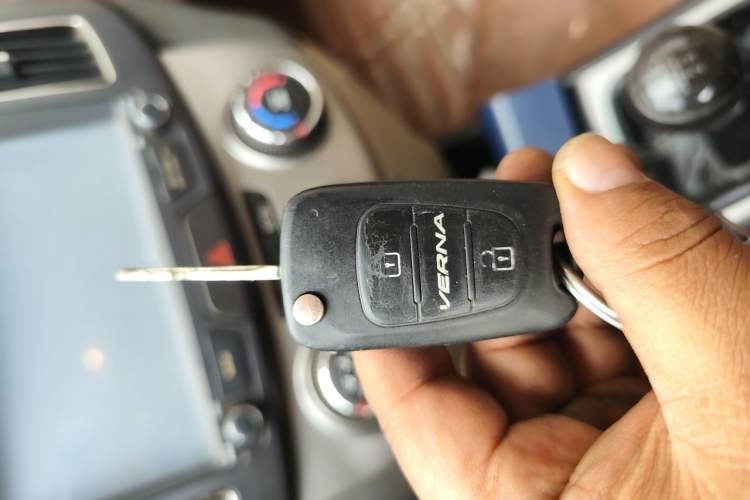 Used Hyundai Celesta 2011 1.6L Manual Comfort Edition Vehicle Key