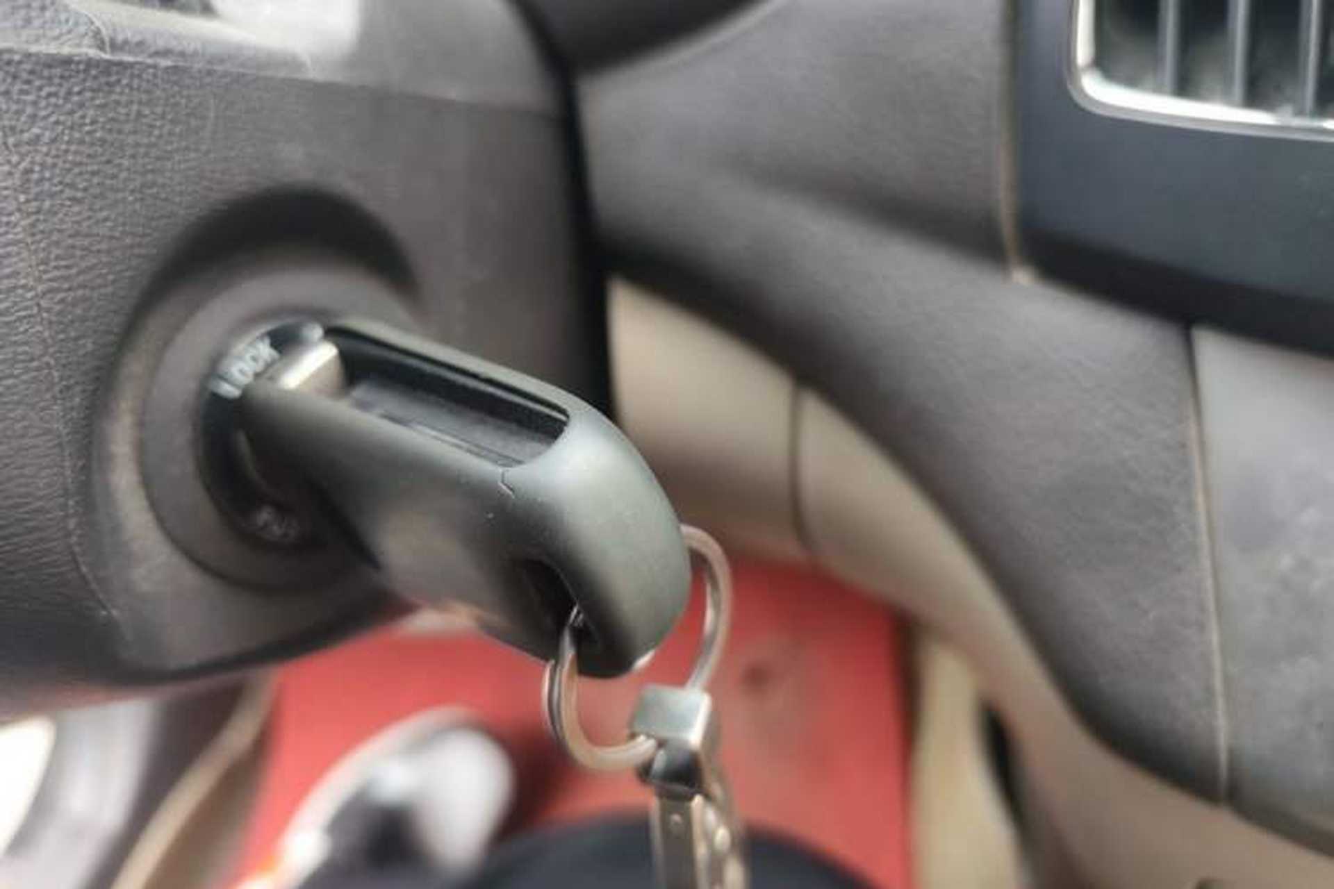 Used Hyundai Celesta 2011 1.6L Manual Comfort Edition Vehicle Key