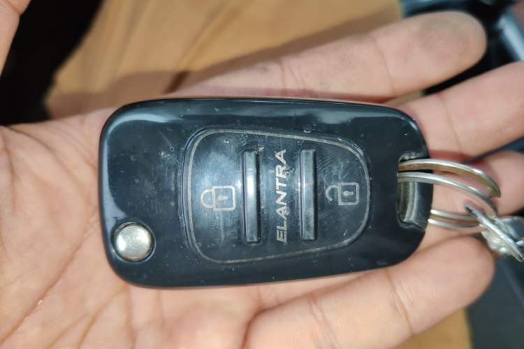 Used Hyundai Celesta 2011 1.6L Manual Comfort Edition Vehicle Key