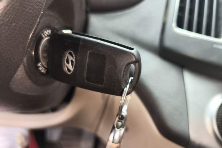 Used Hyundai Celesta 2011 1.6L Manual Comfort Edition Vehicle Key