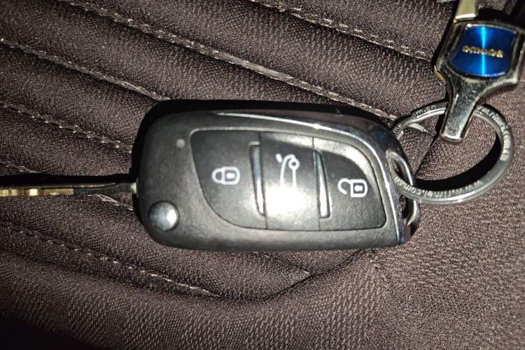 Used Hyundai Celesta 2011 1.6L Manual Luxury Model Vehicle Key