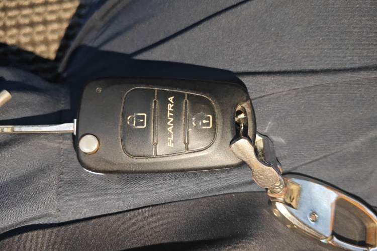 Used Hyundai Celesta 2011 1.6L Manual Comfort Edition Vehicle Key