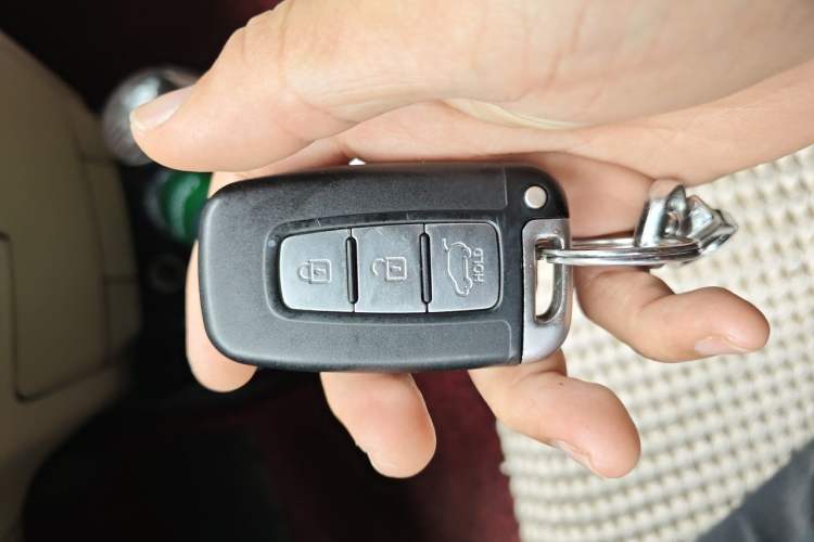 Used Hyundai Celesta 2011 1.6L Automatic Comfort Edition Vehicle Key