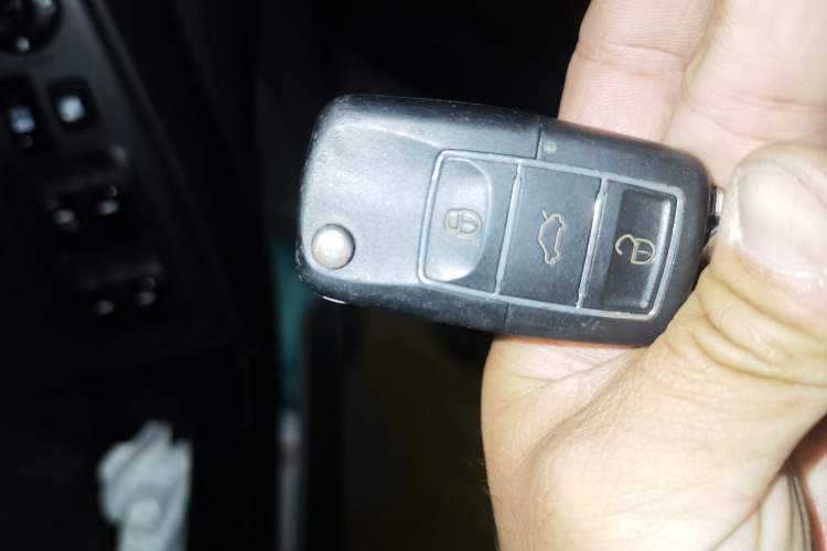 Used Hyundai Celesta 2011 1.6L Manual Comfort Edition Vehicle Key