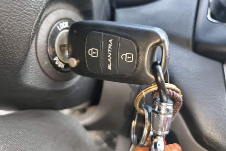 Used Hyundai Celesta 2011 1.6L Manual Comfort Edition Vehicle Key