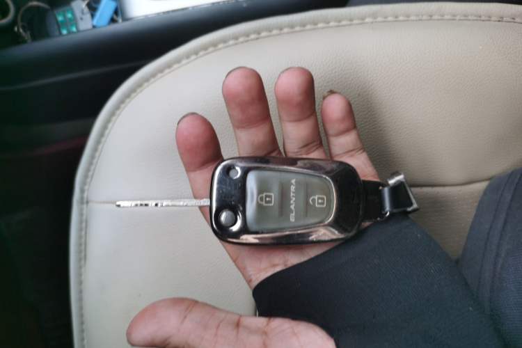 Used Hyundai Celesta 2011 1.6L Manual Comfort Edition Vehicle Key