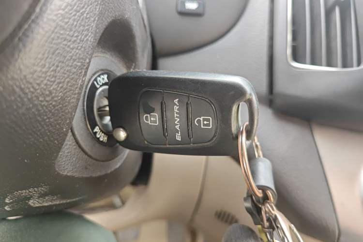 Used Hyundai Celesta 2011 1.6L Manual Comfort Edition Vehicle Key
