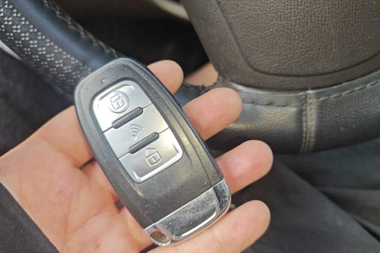 Used Hyundai Celesta 2011 1.6L Automatic Top-Tier Version Vehicle Key