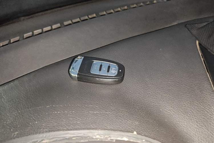 Used Hyundai Celesta 2011 1.6L Automatic Top-Tier Version Vehicle Key
