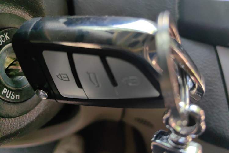Used Hyundai Celesta 2011 1.6L Manual Comfort Edition Vehicle Key