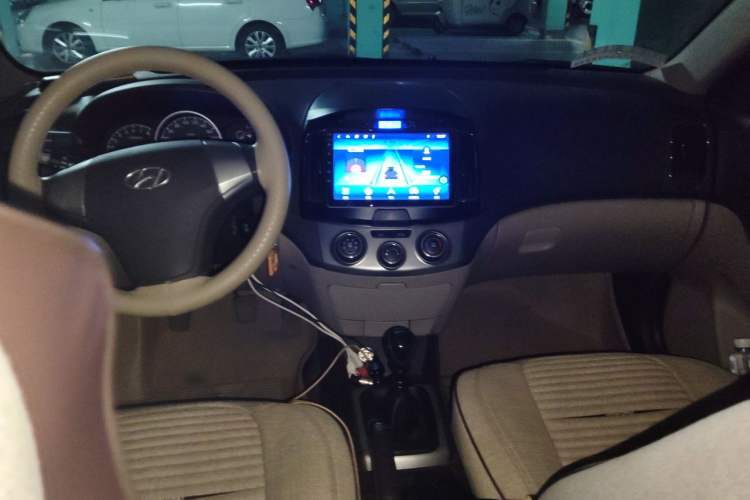 Used Hyundai Celesta 2011 1.6L Manual Comfort Edition Center Console