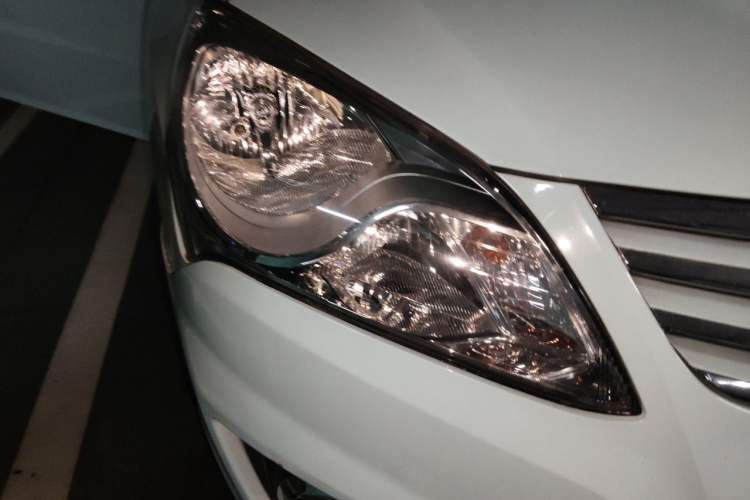 Used Hyundai Celesta 2011 1.6L Manual Comfort Edition Right Front Headlight
