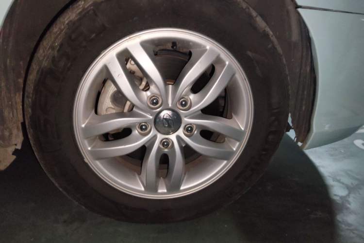 Used Hyundai Celesta 2011 1.6L Manual Comfort Edition Right Front Wheel Hub