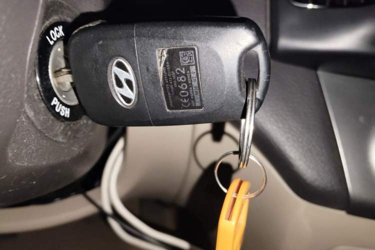 Used Hyundai Celesta 2011 1.6L Manual Comfort Edition Vehicle Key