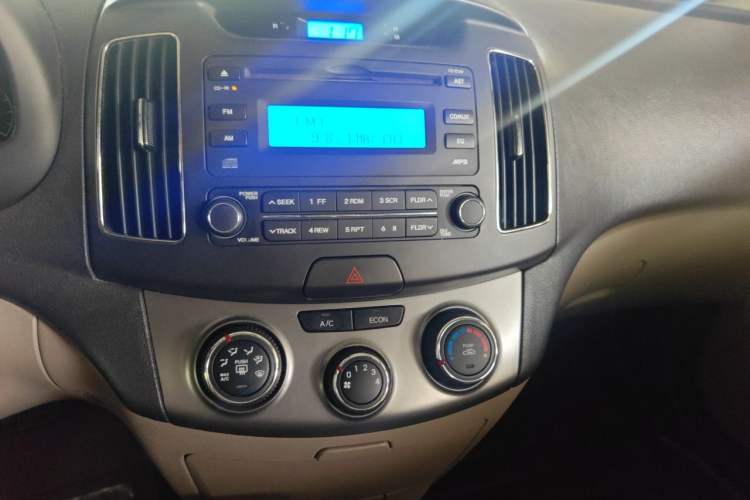 Used Hyundai Celesta 2011 1.6L Automatic Comfort Edition Audio And AC Panel