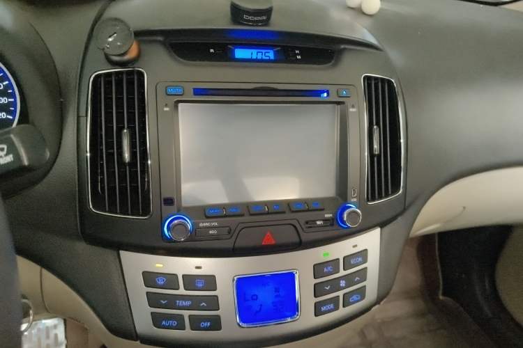Used Hyundai Celesta 2011 1.6L Automatic Luxury Version Audio And AC Panel