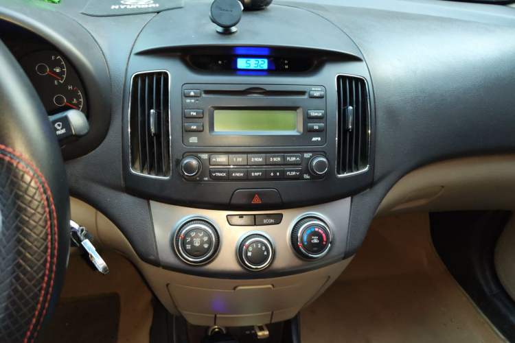 Used Hyundai Celesta 2011 1.6L Manual Luxury Model Audio And AC Panel