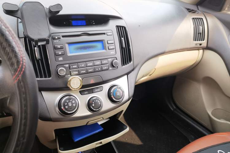 Used Hyundai Celesta 2011 1.6L Manual Comfort Edition Audio And AC Panel